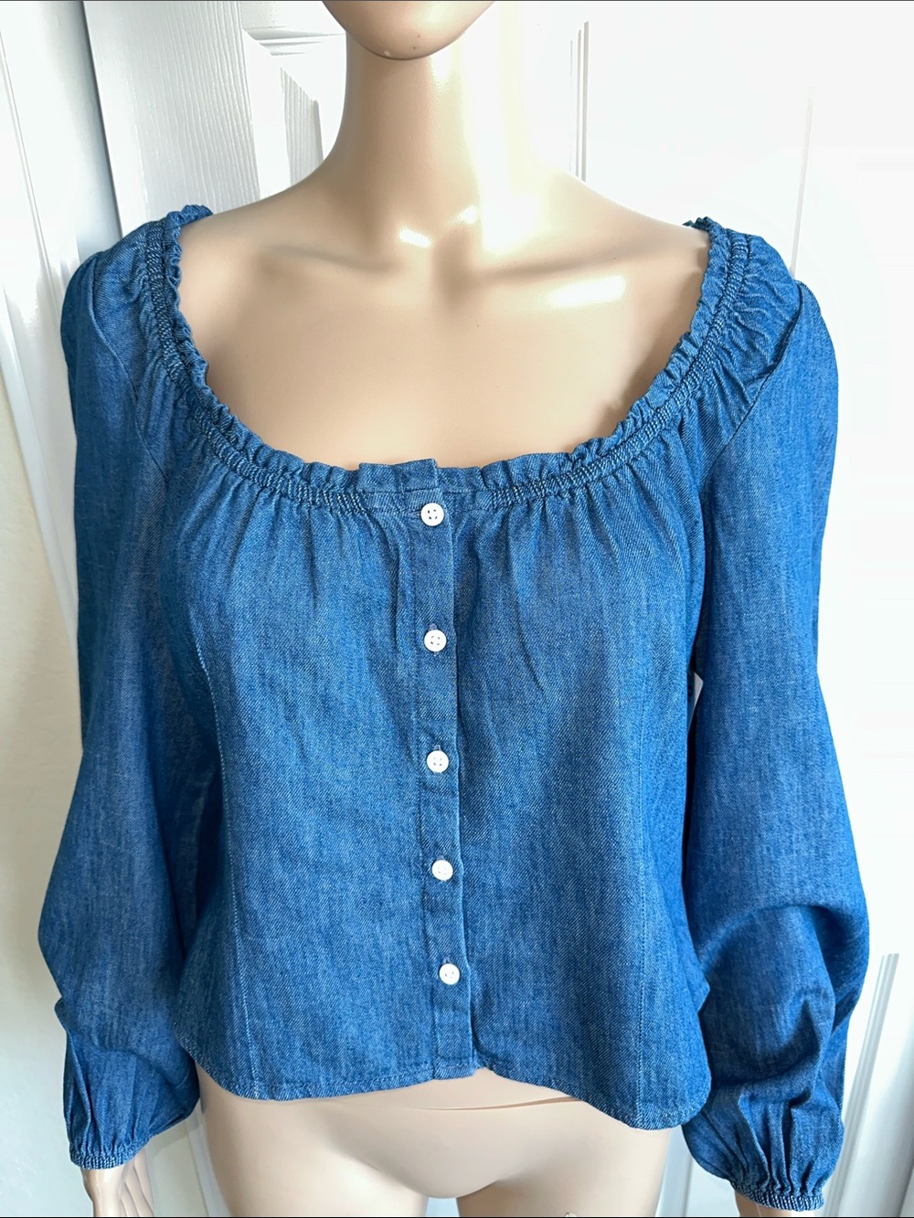 NWT 100% Cotton Old Navy Blue Denim Peasant Button-Front Blouse Size Medium.